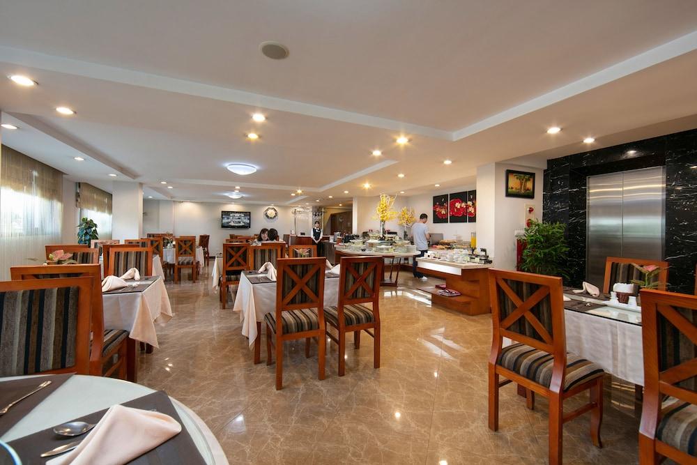 restaurant cafeteria