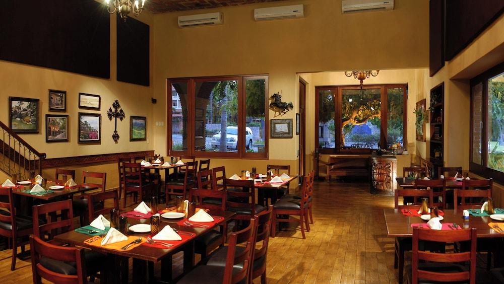 restaurant cafeteria