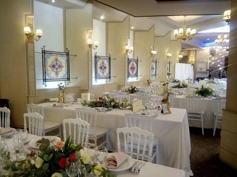 restaurant-cafeteria