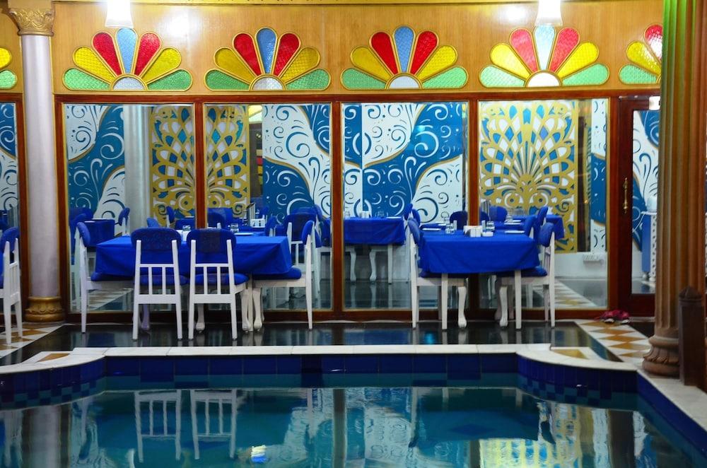 restaurant-cafeteria
