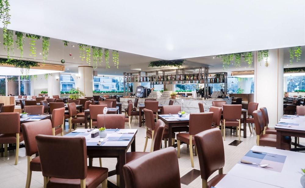 restaurant cafeteria