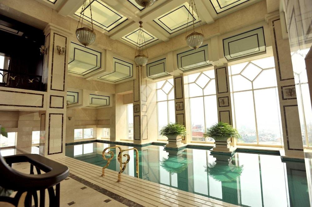swimming pool spa