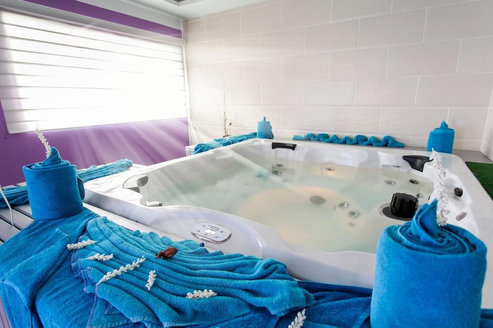 swimming pool spa