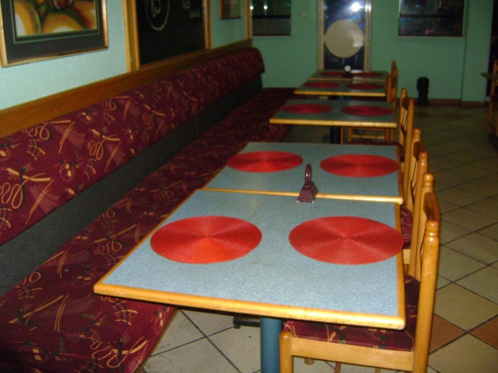 restaurant-cafeteria