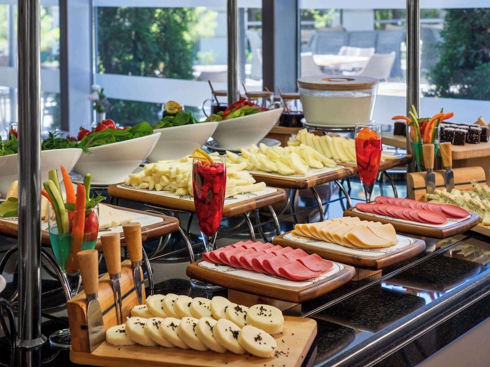 restaurant cafeteria