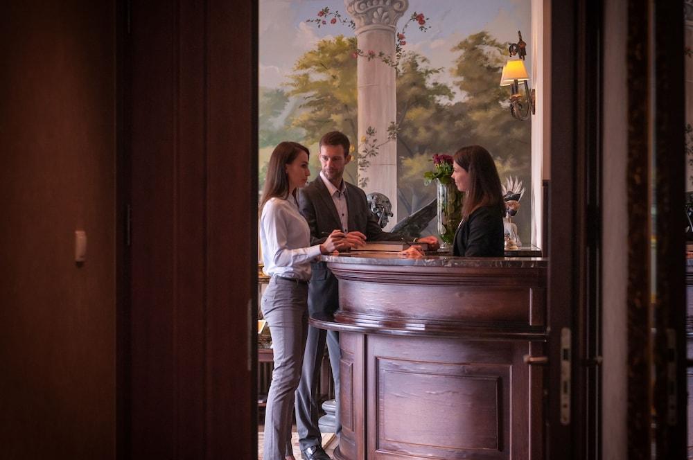 lobby