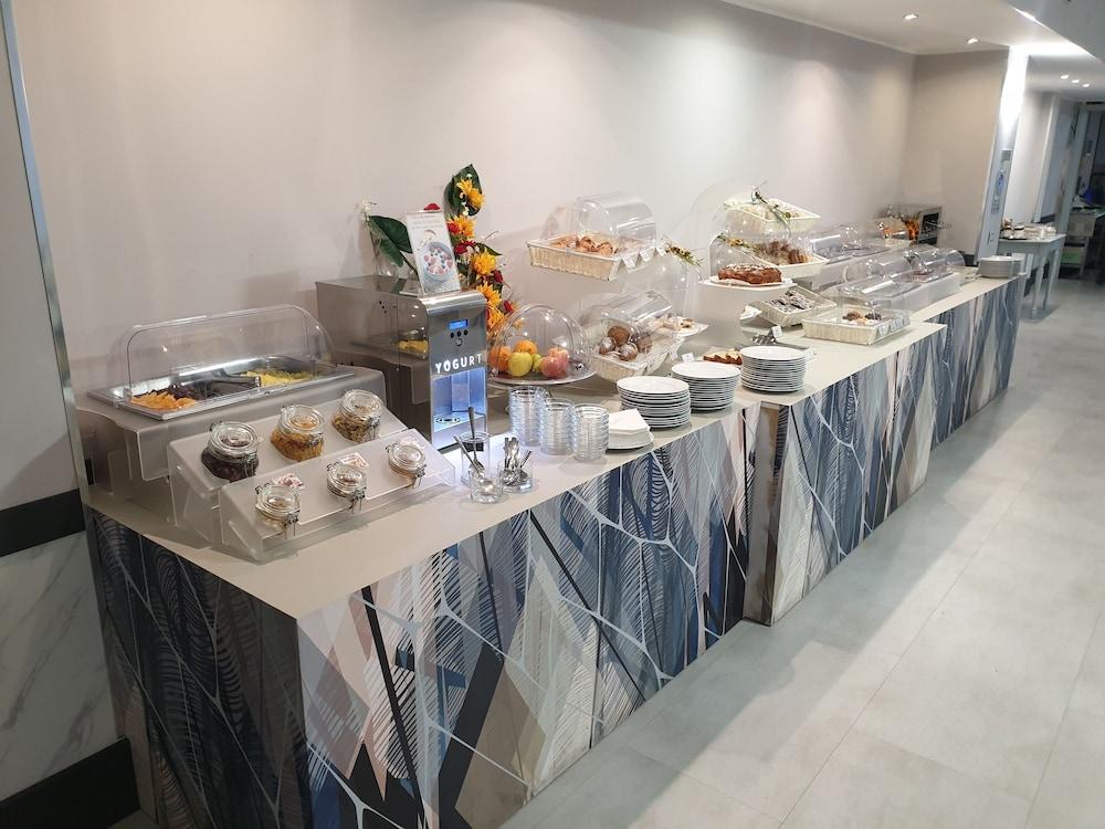 restaurant cafeteria
