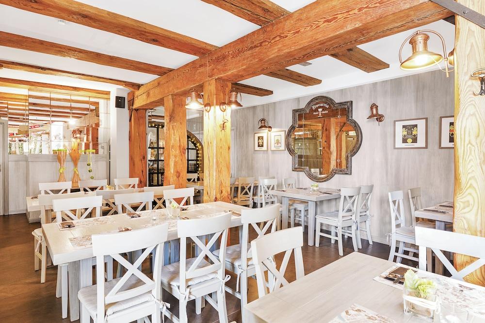restaurant cafeteria