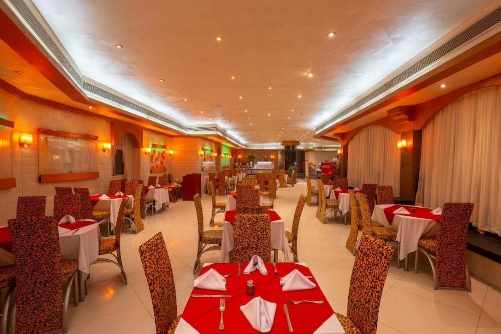 restaurant cafeteria