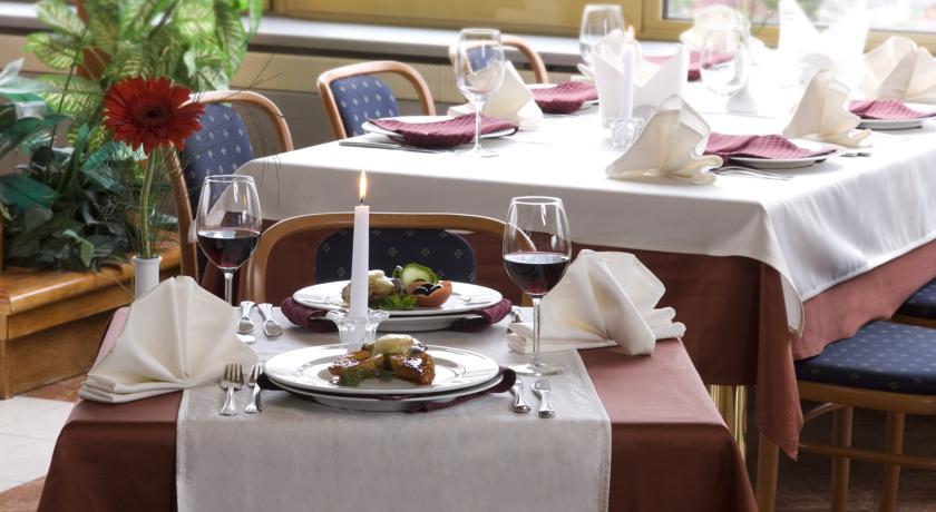 restaurant cafeteria