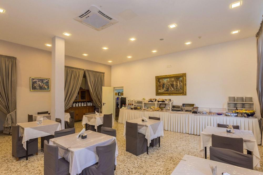 restaurant-cafeteria