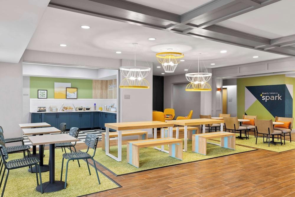 restaurant cafeteria