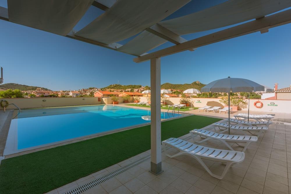 swimming pool spa
