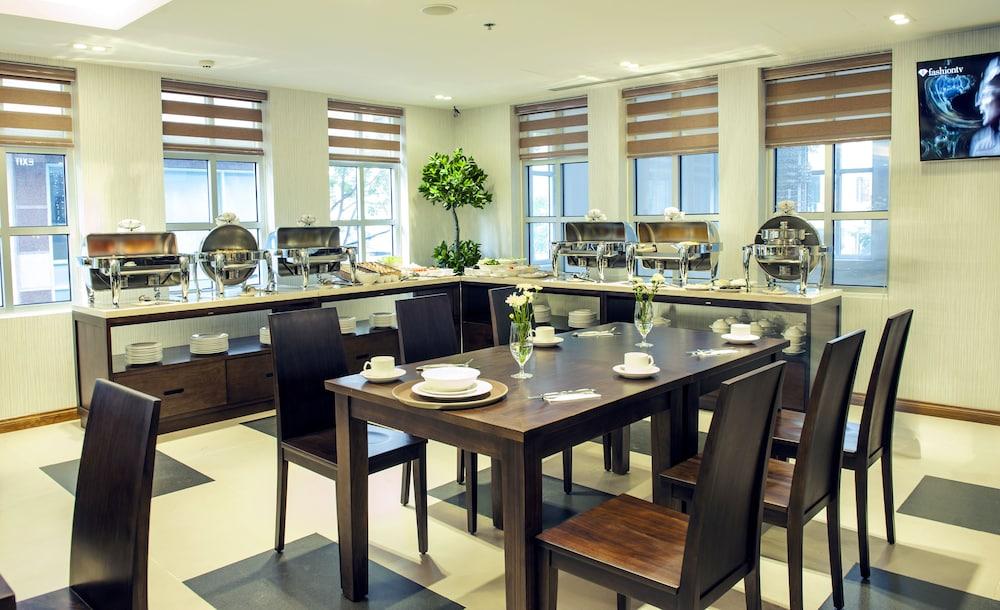restaurant cafeteria