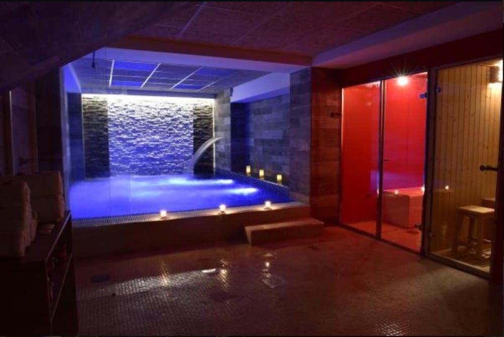 swimming pool spa
