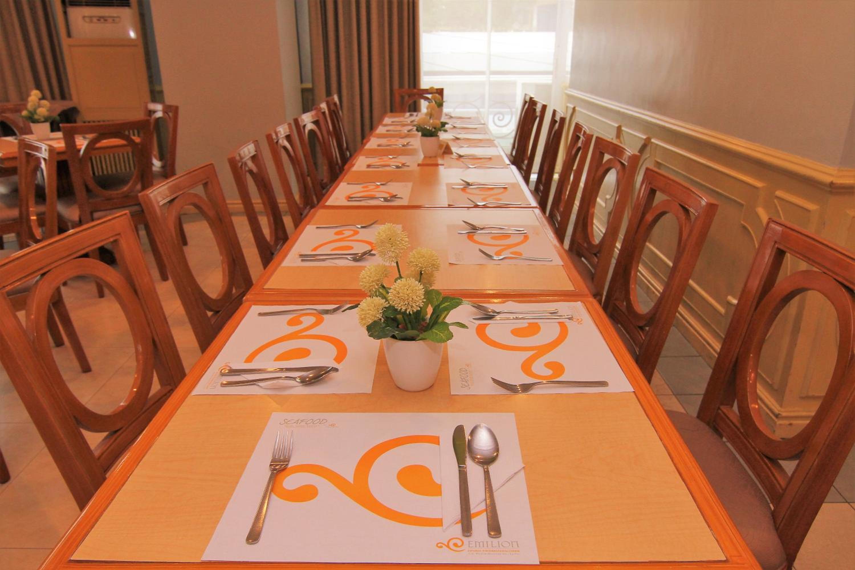 restaurant cafeteria