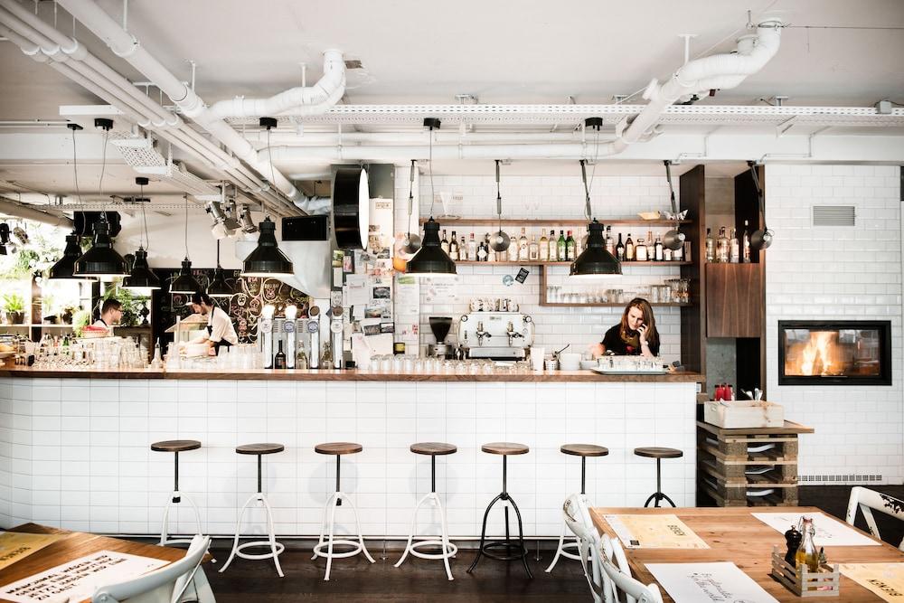 restaurant cafeteria