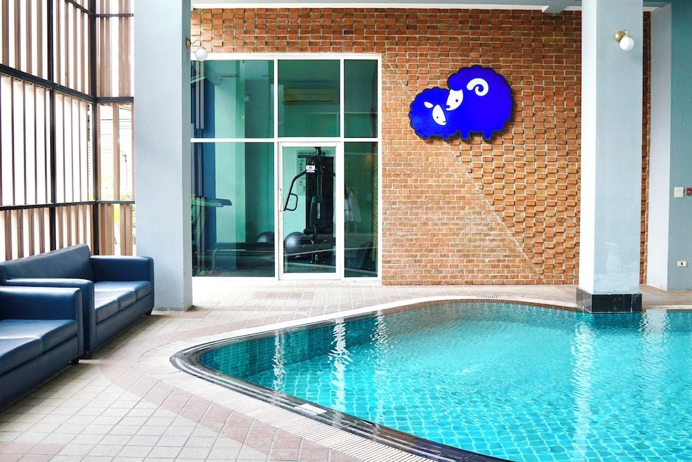swimming pool spa