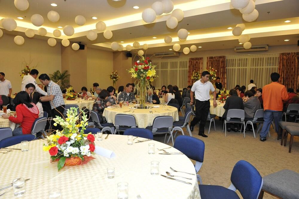 restaurant cafeteria