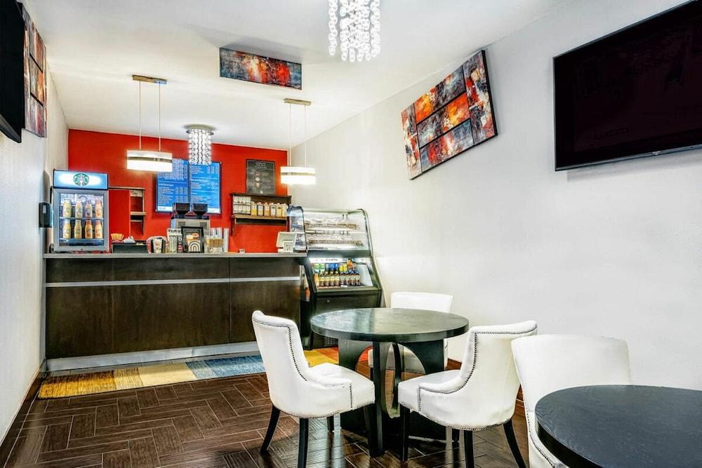 restaurant cafeteria