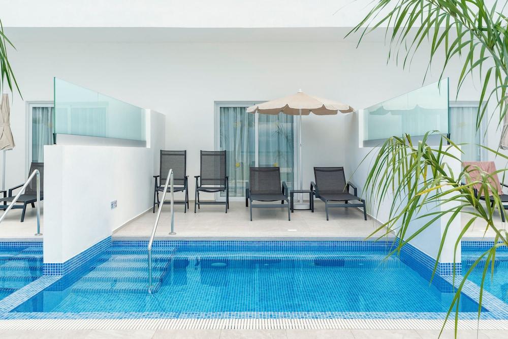 swimming pool spa
