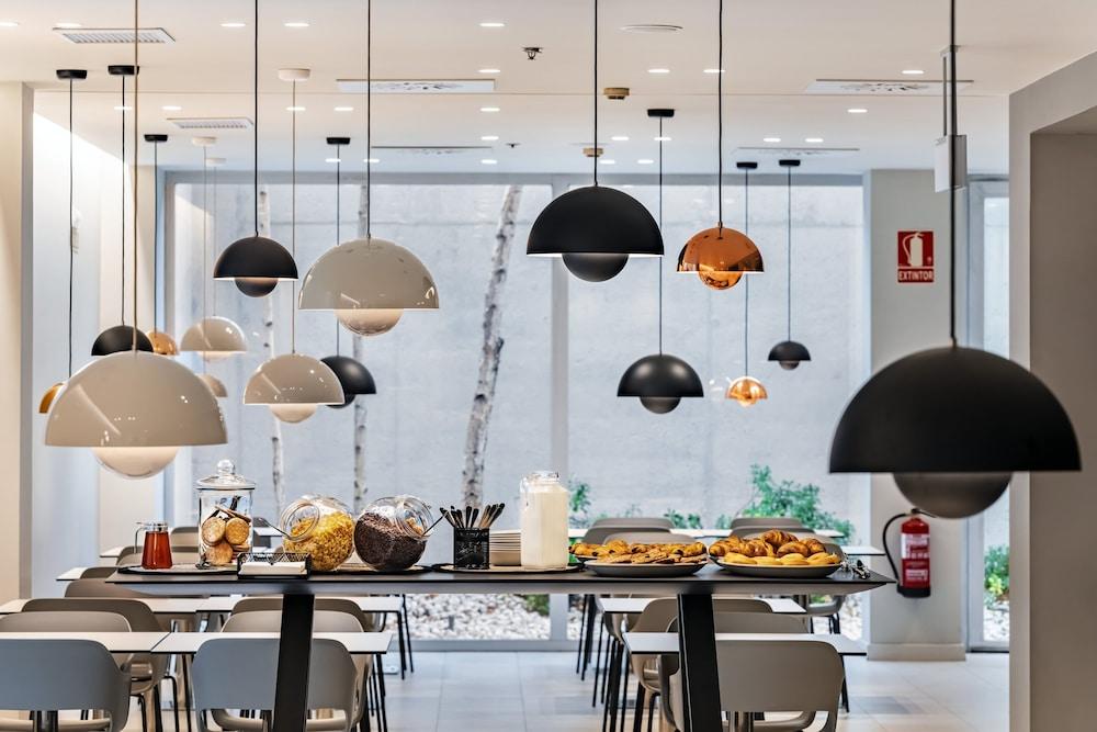 restaurant cafeteria