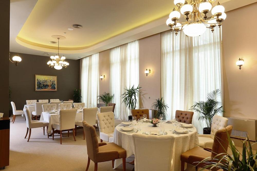 restaurant-cafeteria
