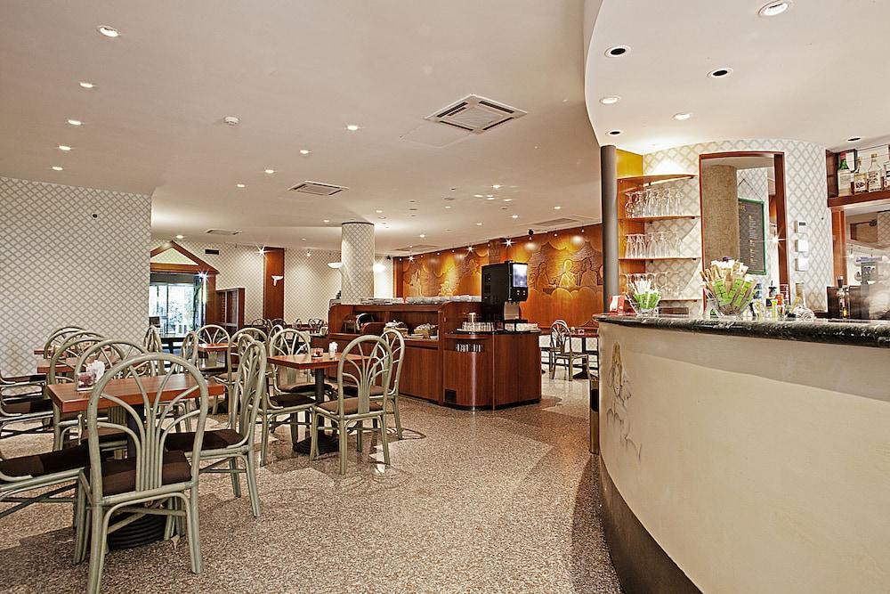 restaurant-cafeteria