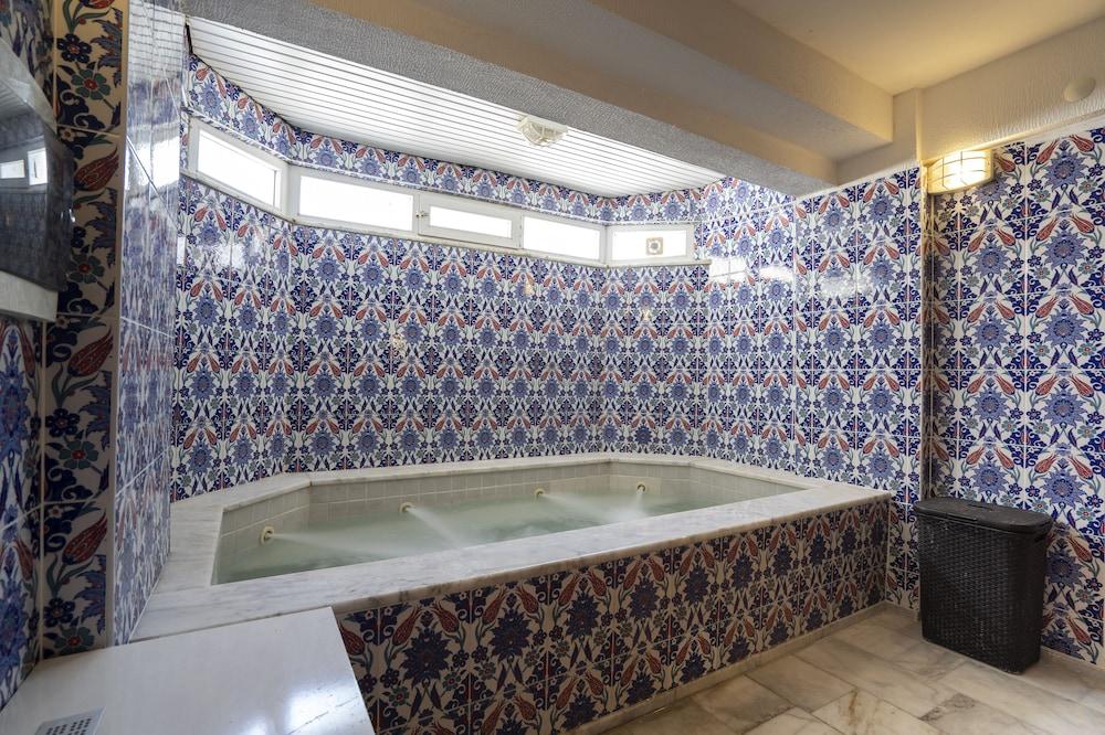 swimming pool spa
