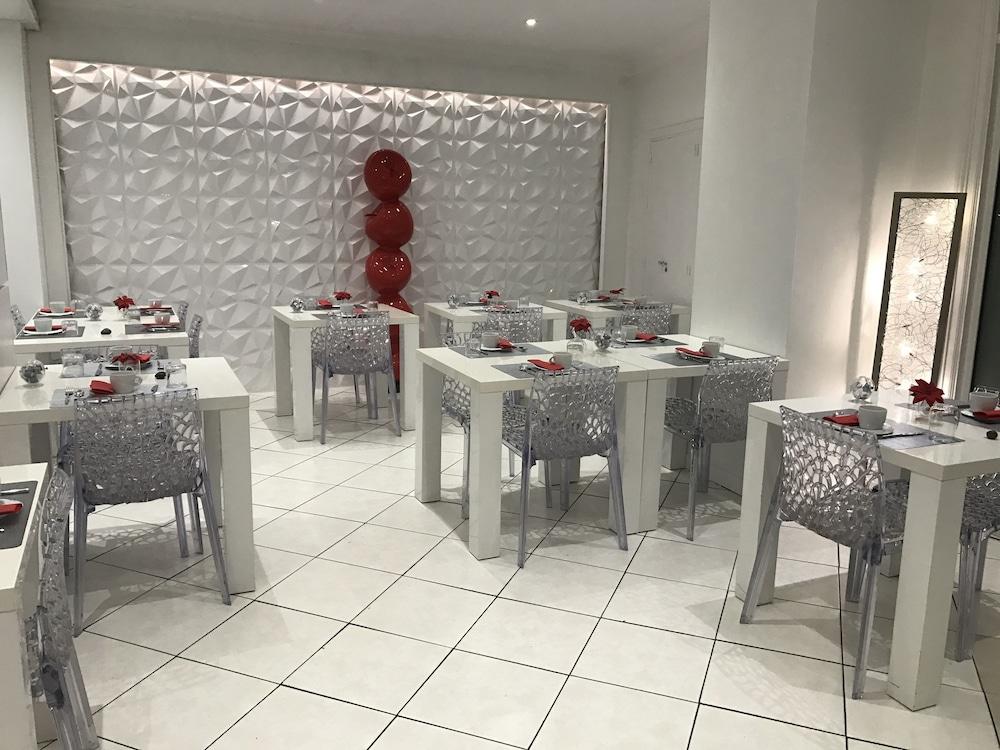restaurant cafeteria