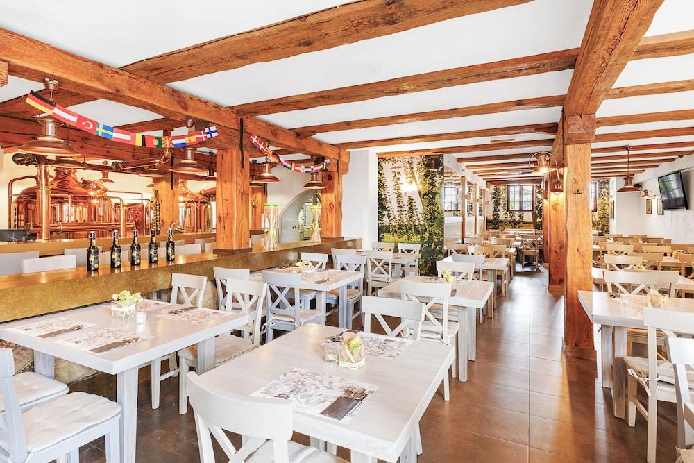 restaurant cafeteria