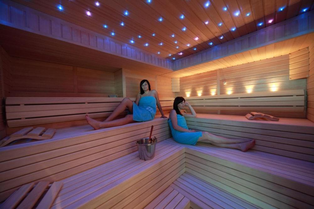 swimming pool spa