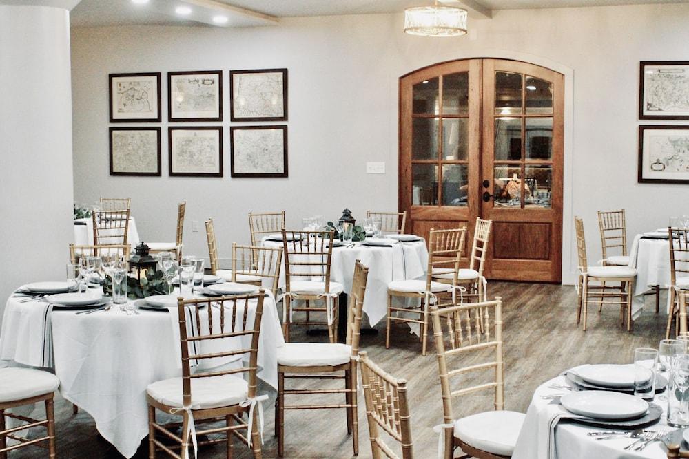 restaurant cafeteria