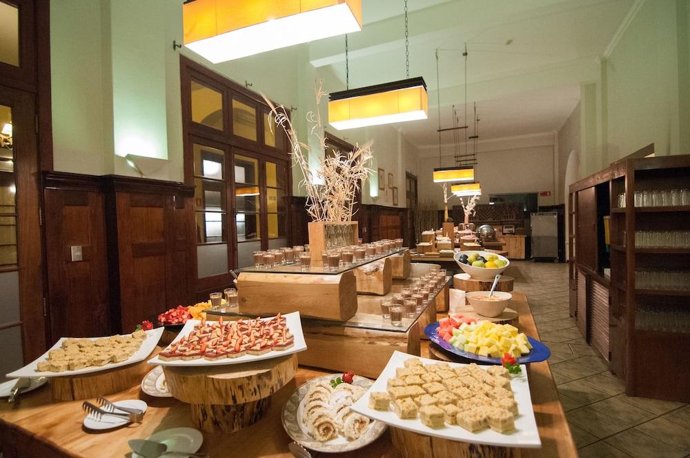 restaurant cafeteria