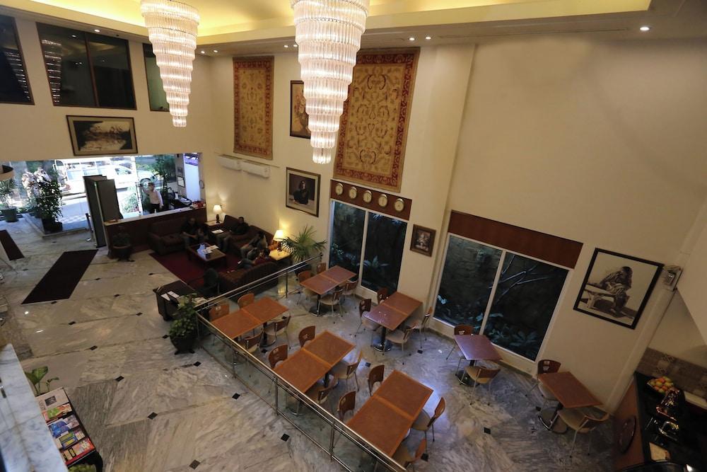 lounge