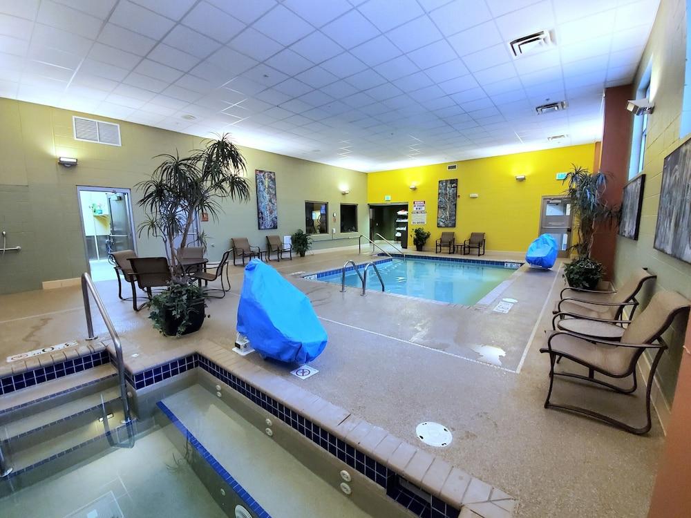 swimming pool spa