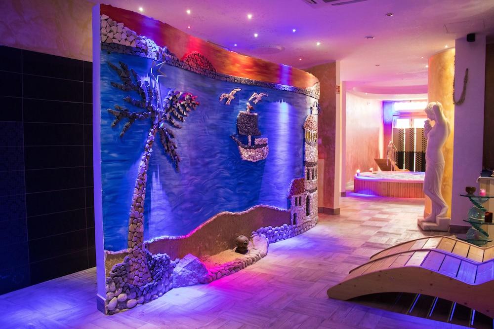 swimming pool spa