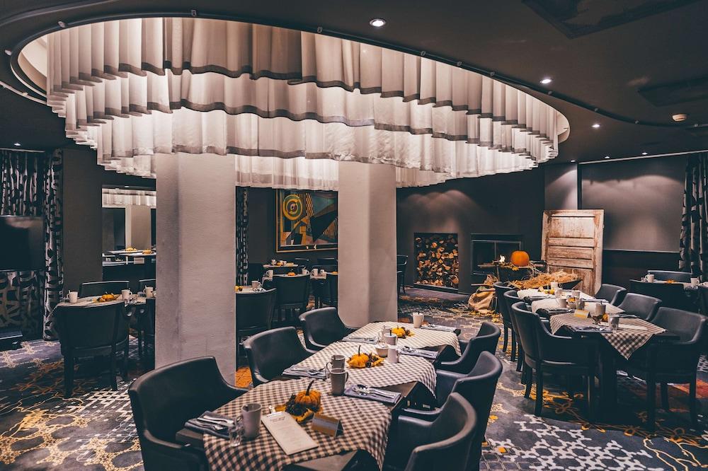 restaurant cafeteria