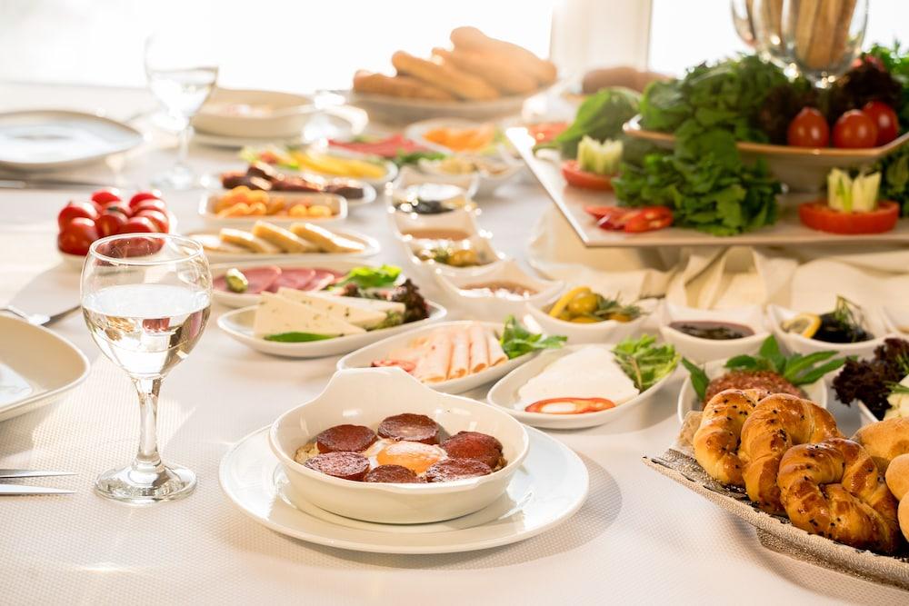 restaurant cafeteria