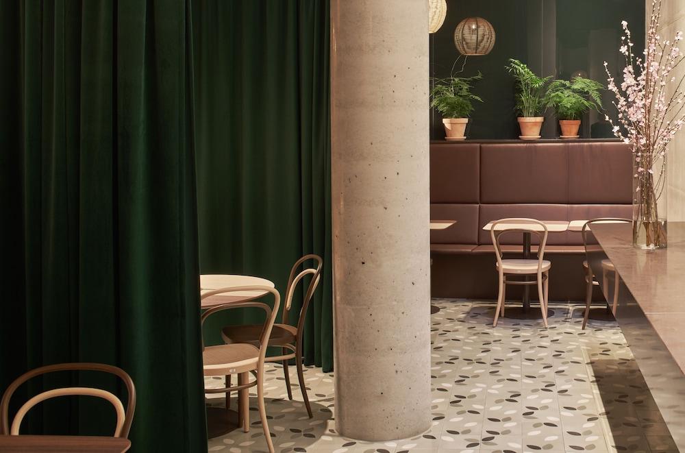 restaurant cafeteria