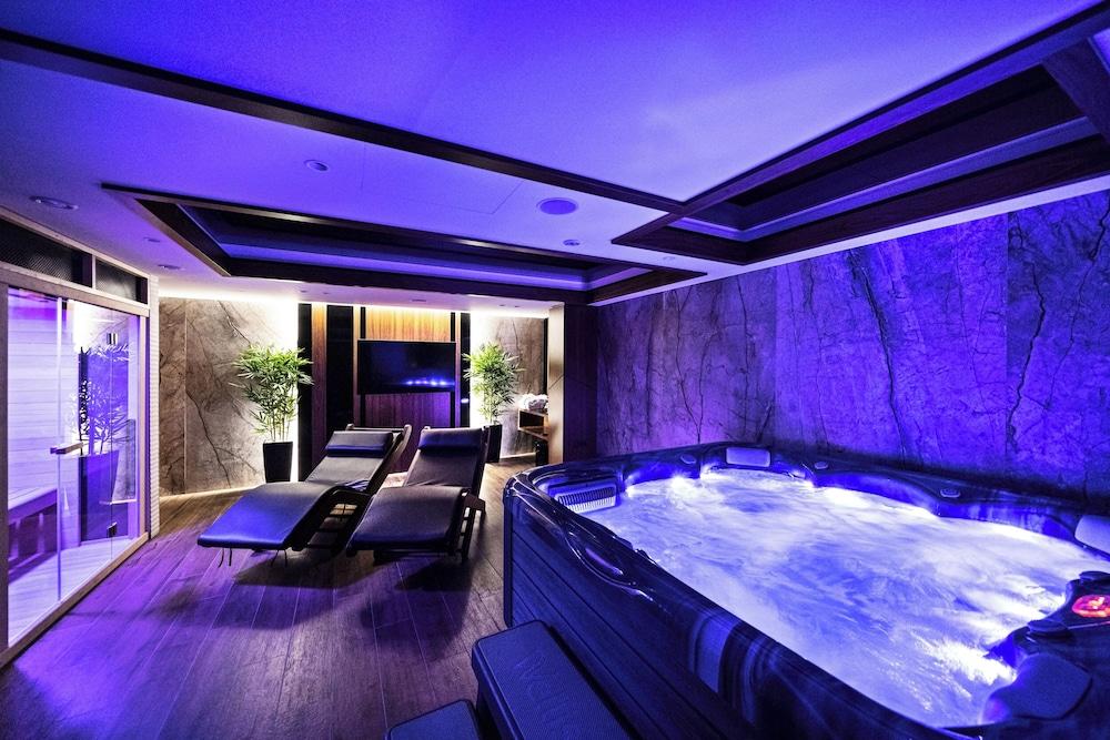 swimming pool spa