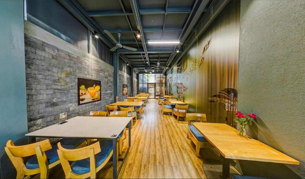 restaurant cafeteria