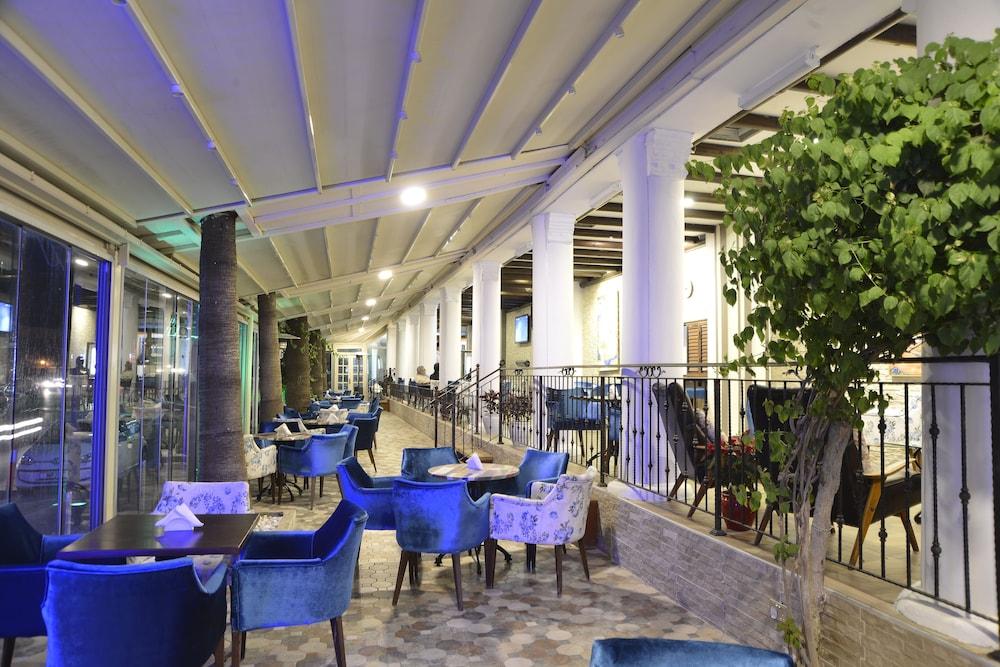 restaurant cafeteria