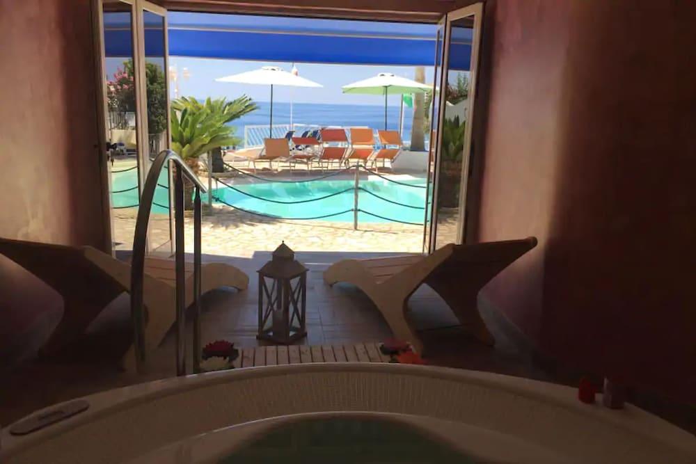 swimming pool spa