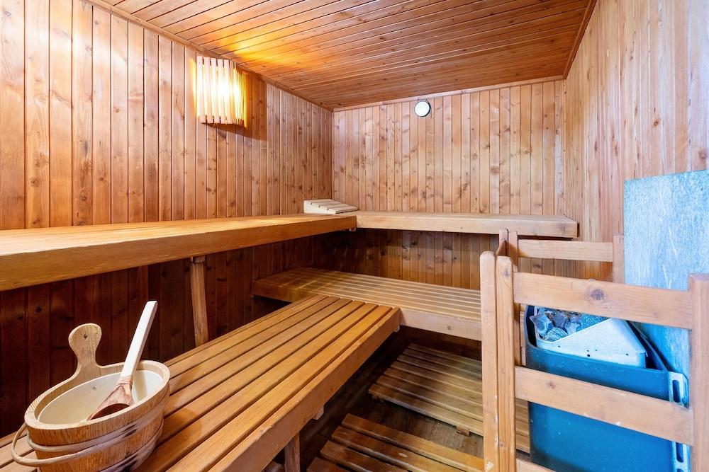 swimming pool spa
