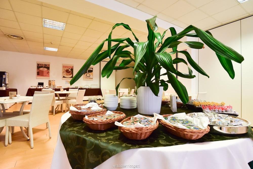 restaurant-cafeteria