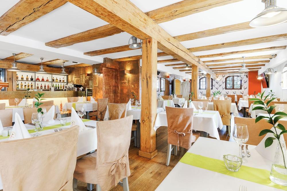 restaurant cafeteria