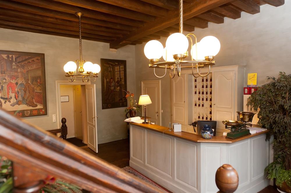 lobby