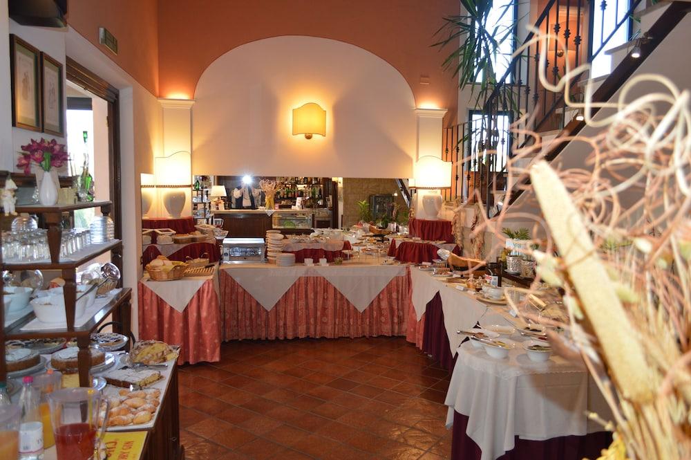 restaurant cafeteria