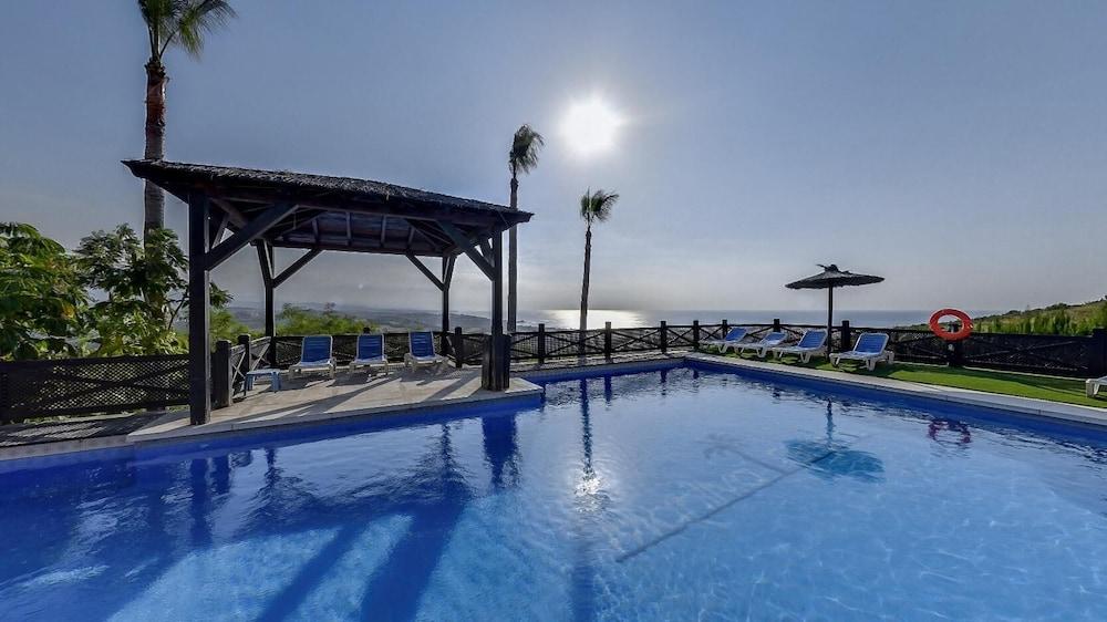 swimming pool spa
